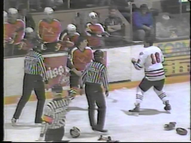 Benic vs  Vial - great hockey fight