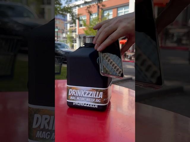 Hydrate smarter with Drinkzzilla jug: MagSafe mount, secure strap, and endless refreshment!