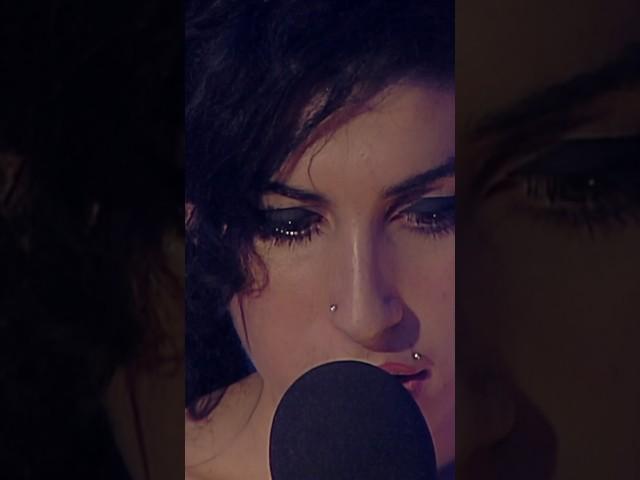 Amy Winehouse recorded a stunning acoustic performance in a church in Dingle in 2006. 