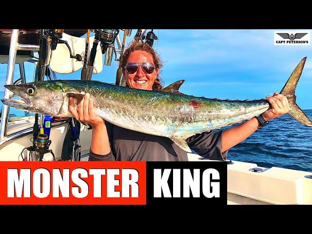 MONSTER KINGFISH CAUGHT BY YOUNG WOMEN IN FLORIDA