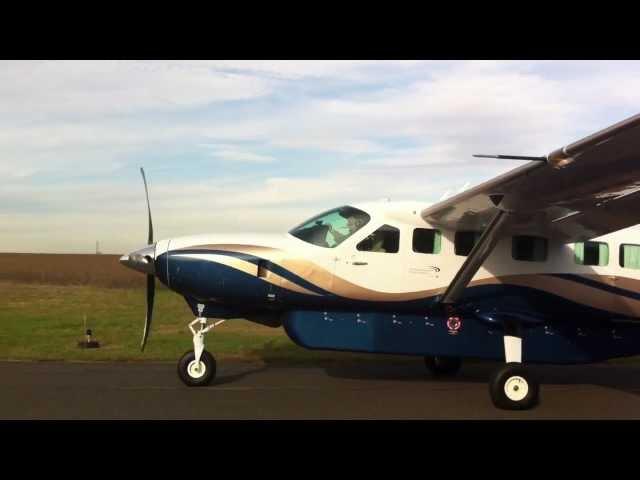 Cessna C208B Caravan Taxiing