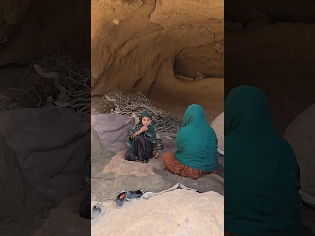 Meet zarmina…a girl who lost her father and her belongings in a flooding and now living in a cave.