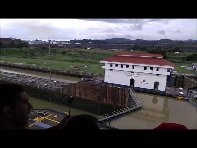 US Nuclear Submarine passes through Panama Canal