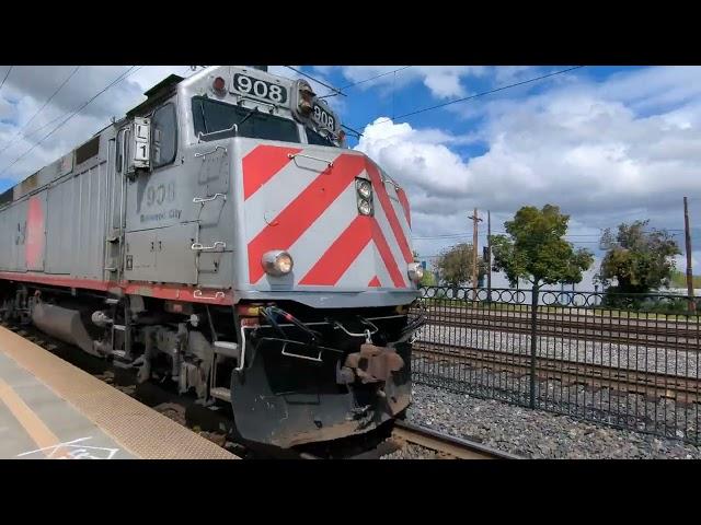 Caltrain 908 F40PH-2CAT pulling Southbound 232 Local at Santa Clara Station #caltrain