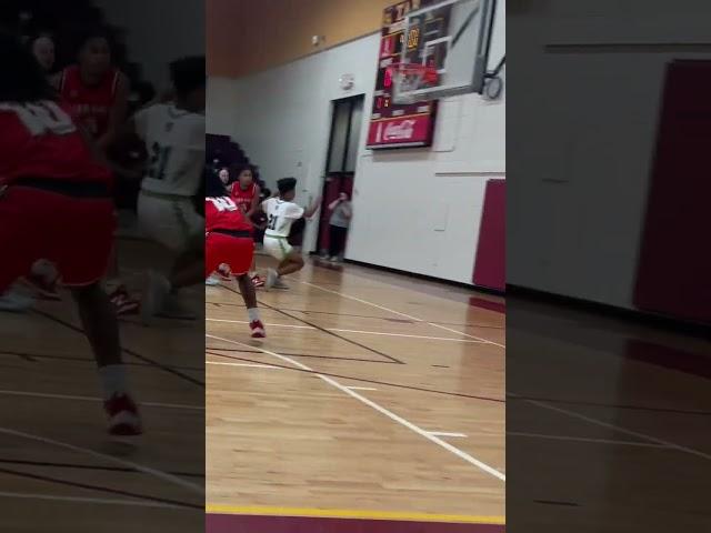 BETTER PASS or GLASS? #highschoolbasketball #basketballplayer #offense #ball @places.letsgeaux.6668