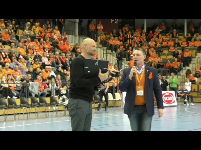 Ola Lindgren hyllas i Kristianstad Arena