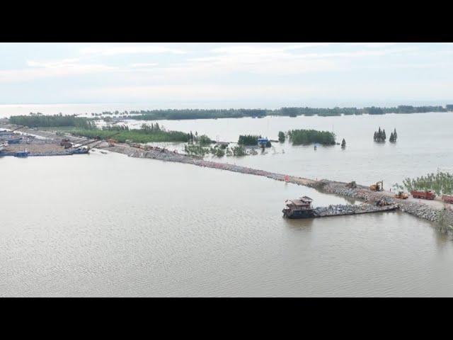 Dike breach sealed at China's second-largest freshwater lake