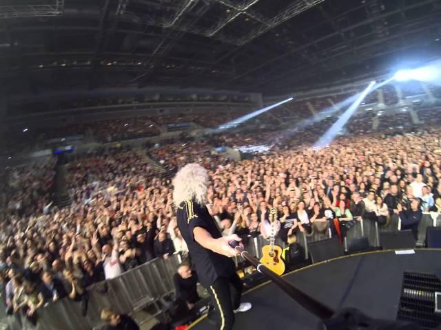 Brian May - Selfie Stick Video - LIVERPOOL Echo arena (2/26/2015)