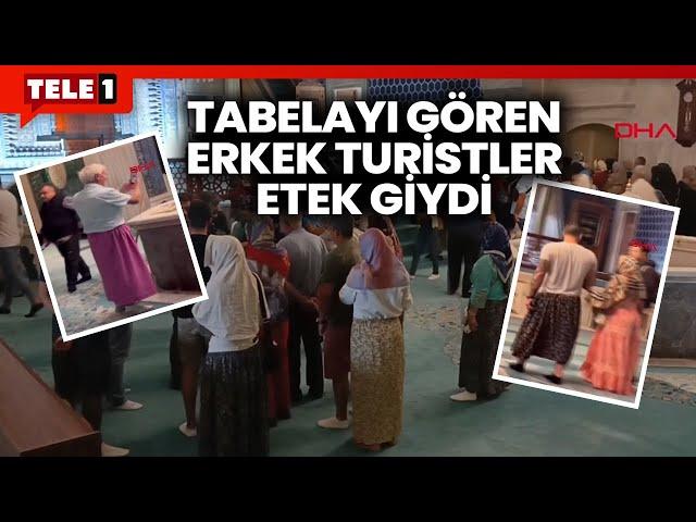 Erkek turistler camiye etekle girdi! Sosyal medyada gündem oldu