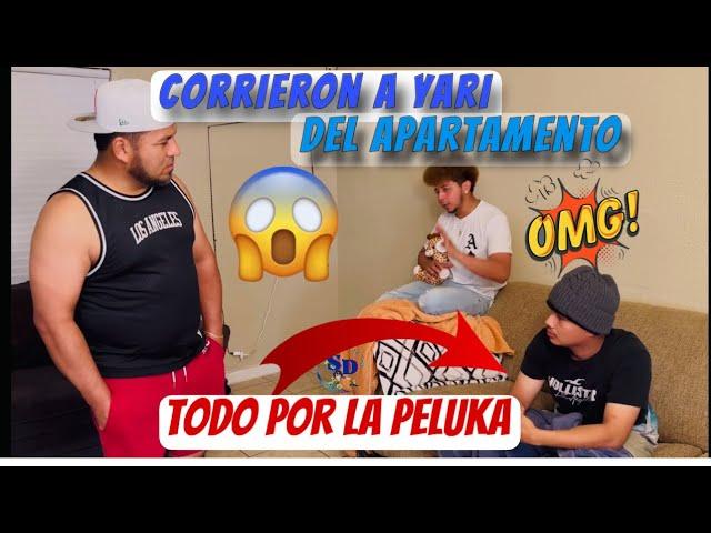 Corrieron a Yari por haberle quitado la peluka 