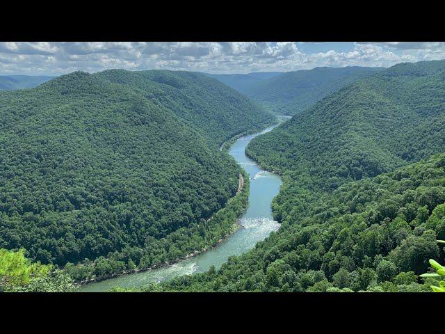 Hike the Grandview Rim Trail at New River Gorge National Park 