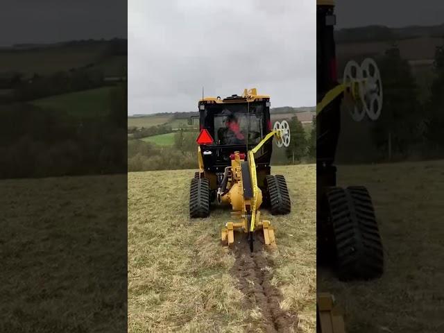 Vermeer RTX1250i2 quad track vibratory mole plough installing fibre cable.