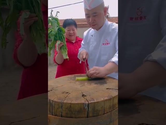 From a single piece of vegetable – only a master can make such a pattern