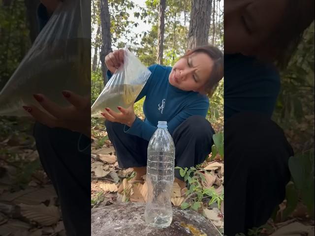 Survival Skills: easy methood saving water transfer to  #camping#bushcraft #water#smart#shorts