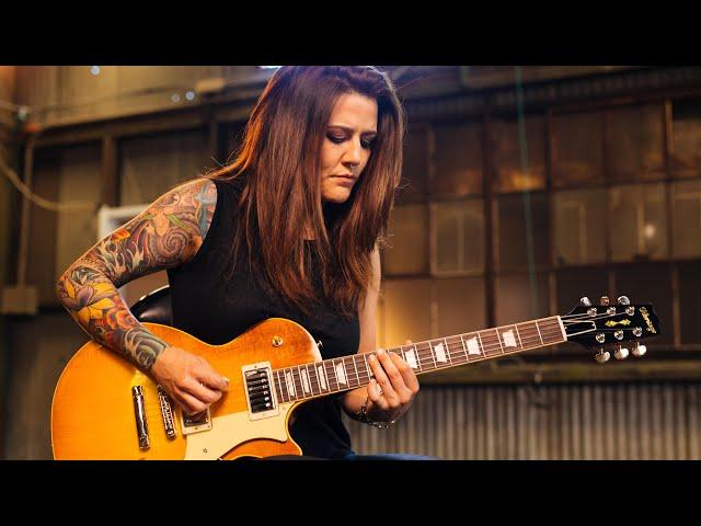 Heather Baker Performs with the Heritage Custom Core H-150 Plain Top