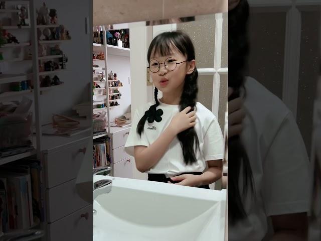 只要两根橡皮筋，就能自己卷头发啦！