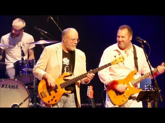 Short clips by Dire Straits tribute band "dS:uK" @ The Exchange, Sturminster Newton 25/02/23