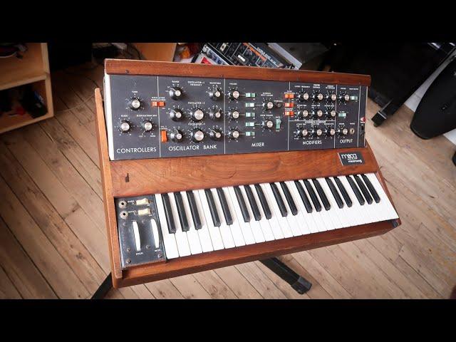 How To Use A Minimoog Synthesizer