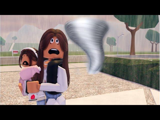 There was a TORNADO!|Berry Avenue Roblox