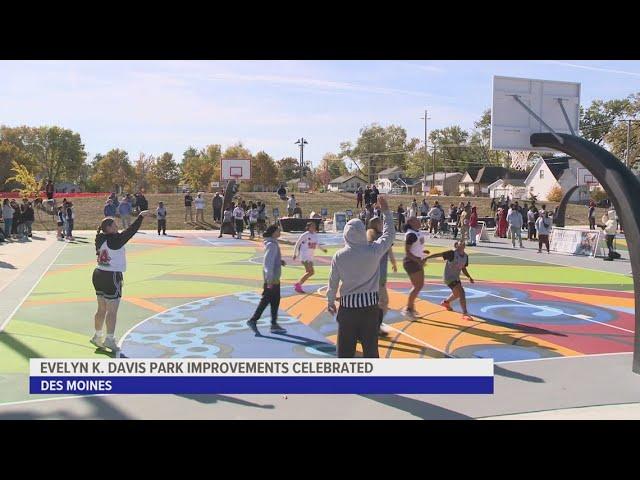 New mural shines at Evelyn K. Davis Park