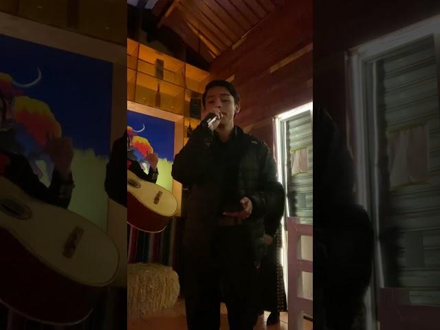 Almohada, Sebastian Castaneda