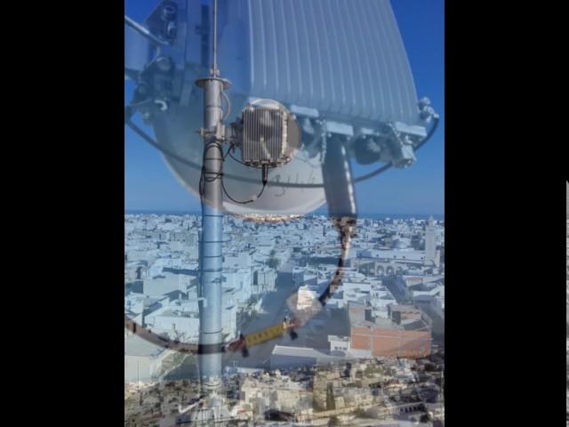 Installation d'un lien microwave , faisceaux hertziens avec antenne de diametre 0.3 m et 38 GHZ