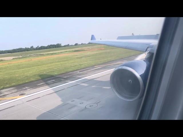 Delta A332 Lands in Detroit