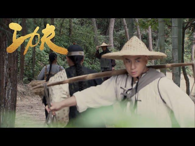 Kung Fu Movie! Villains chase a lad carrying a pole, but the lad possesses peerless martial skills!