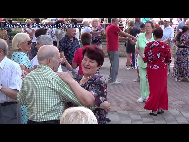 Зажигаем на дискотеке!!!