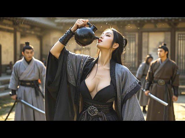 Kung Fu Movie! Masters Look Down on Weak Female Leader, But She Defeats Them with Drunken Fist