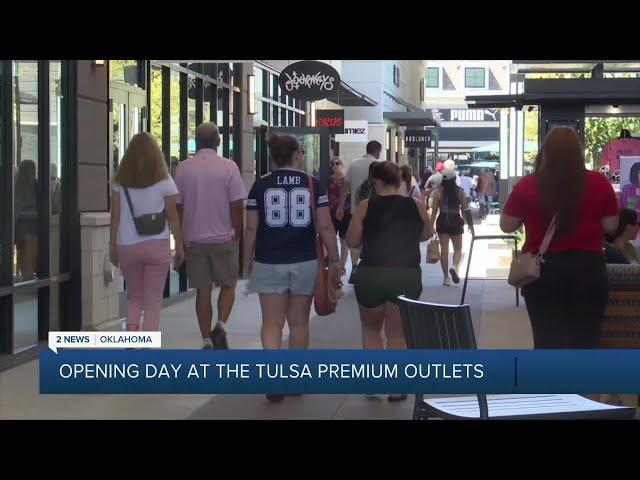 Tulsa Premium Outlet Mall officially opens