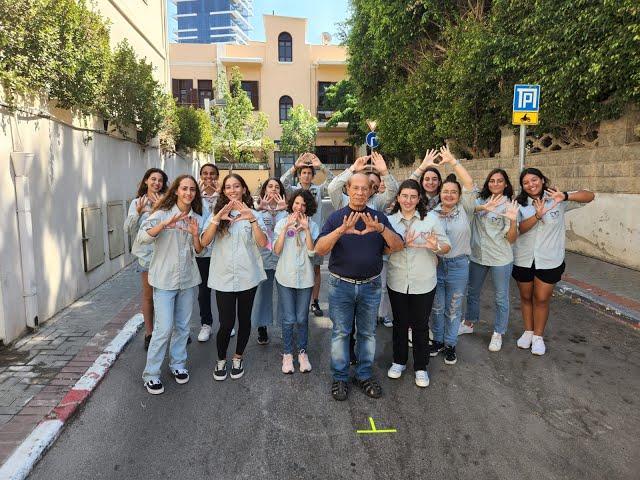 חברים שייקה לוי עם ילדי כנפיים של קרמבו