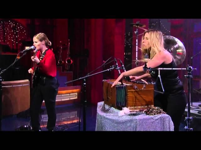 ANNA CALVI  "Desire"  - Live on David Letterman Show 07 27 2011.mp4