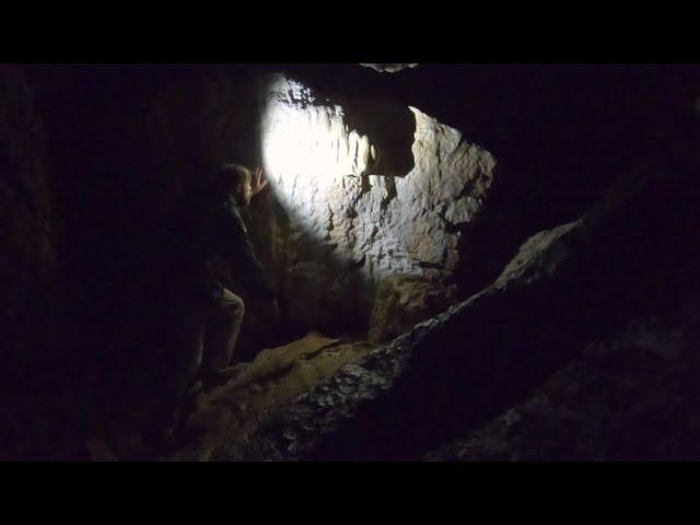 Beautiful & easy to explore large cave in the French Doubs: Grotte des Faux Monnayeurs