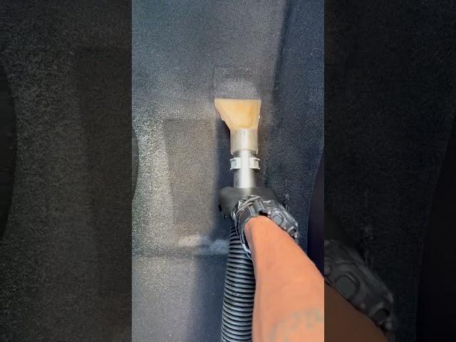 Cleaning car carpet with extractor #detailingcommunity #extraction