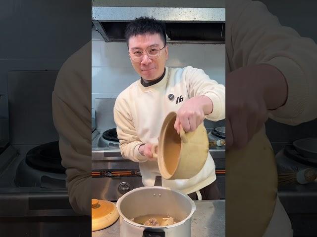 其实红膏鲟炖汤可比清蒸的好吃，还能喝到鲜美的汤，一举两得年夜饭 美食教程 食材新鲜才是硬道理