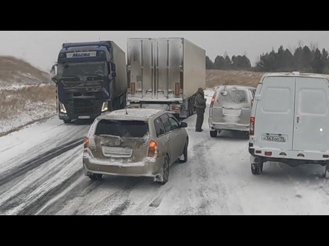 Засада на трассе Иркутск-Чита.Зима вернулась, буксуем,шлифуем.VOLVO FH 540 POV.