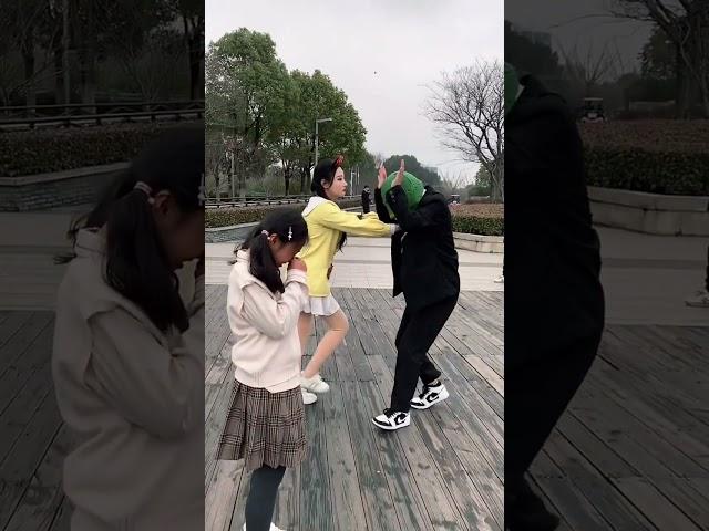 Real Ultraman short story 2023 #shorts 0313 小黄鸭收拾了鱼头怪