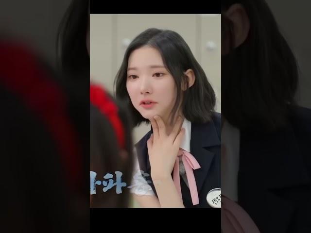 carmen speaks jiwoo follows #hearts2hearts #h2h