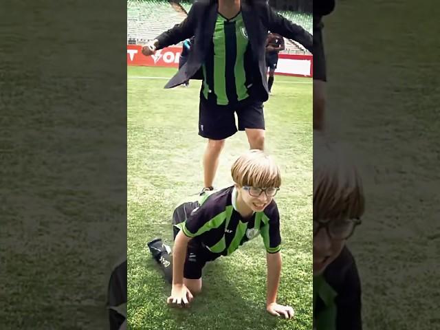 MEU IRMÃOZINHO FEZ UM GOLAÇO NO X1 E COMEMOROU IGUAL PITBULL! 
