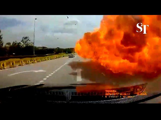 Malaysia: Dashcam footage of fatal Elmina plane crash circulating online