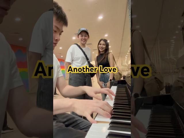 2 girls asked me to play Another Love #piano #publicpiano #anotherlove