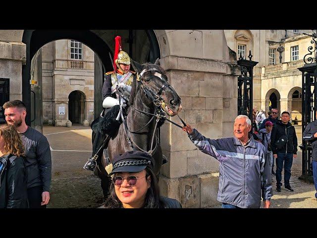 GRINNING IDIOT GRABS AND TUGS THE REINS - COMPLETELY IGNORING THE NEW RULES at Horse Guards!