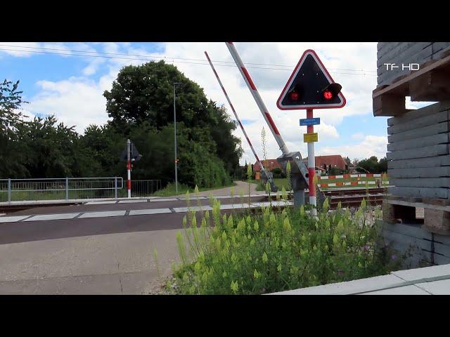 Railroad Crossing - Wiler bei Utzenstorf (CH) - Bahnübergang Bahnstrasse , Passage à niveau