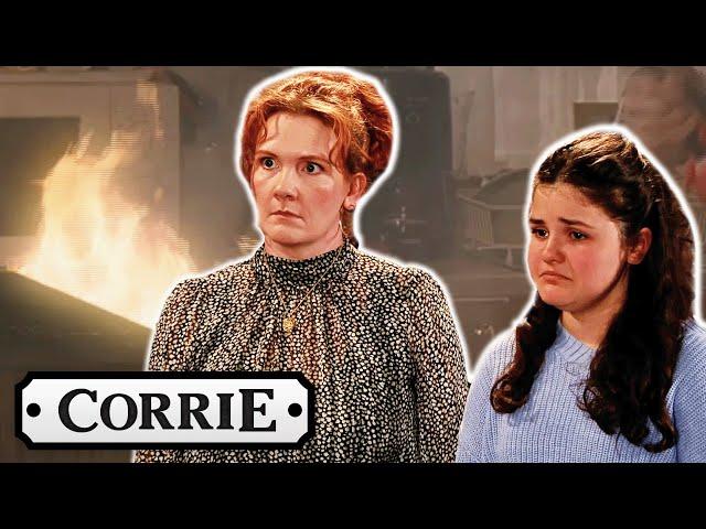 Hope's Vape Causes A Fire | Coronation Street