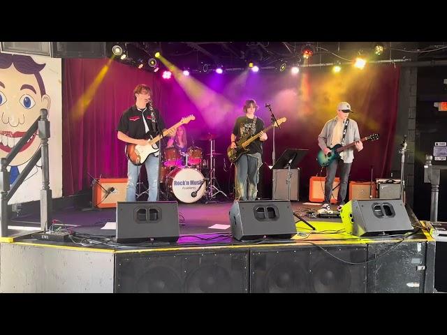 Terribly Out Of Tune (original) at the Wonderbar