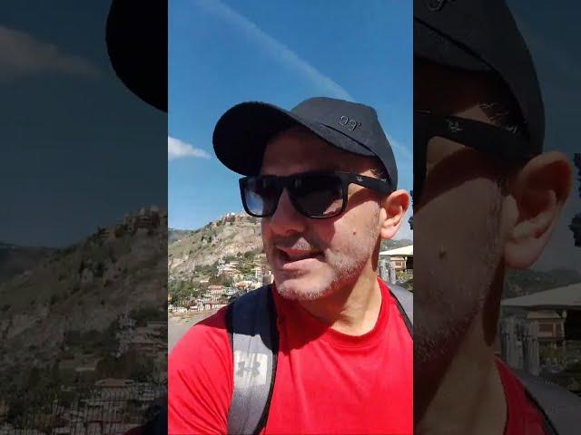 TrekFit Manuel überträgt einen Livestream. Sonnige Grüße aus Taormina Sizilien.