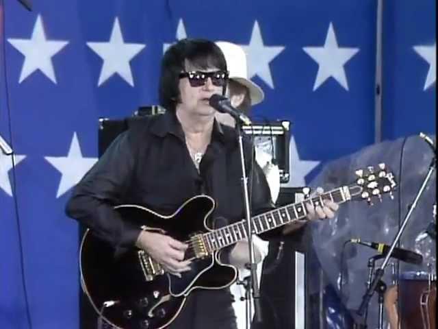 Roy Orbison - Oh, Pretty Woman (Live at Farm Aid 1985)