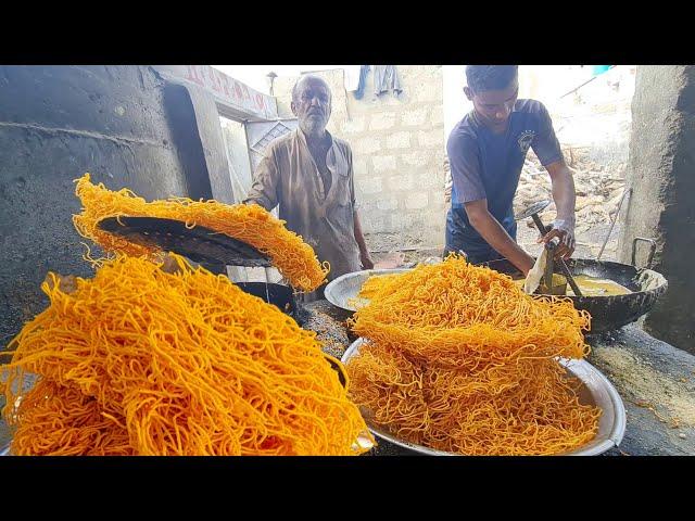 Hum Sub Ko Ye Behot Pasand Hai | Besan ke Sev | Sev Nimko | Gwadar Street Food | Mubashir Saddique