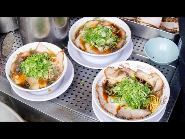 A Popular Raman shop run by a tough 68-year-old boss! Never-ending queue!丨THE BEST Ramen in Osaka